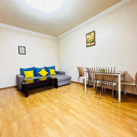 City Center Apartment On Sayat Nova Street 예레반 외부 사진