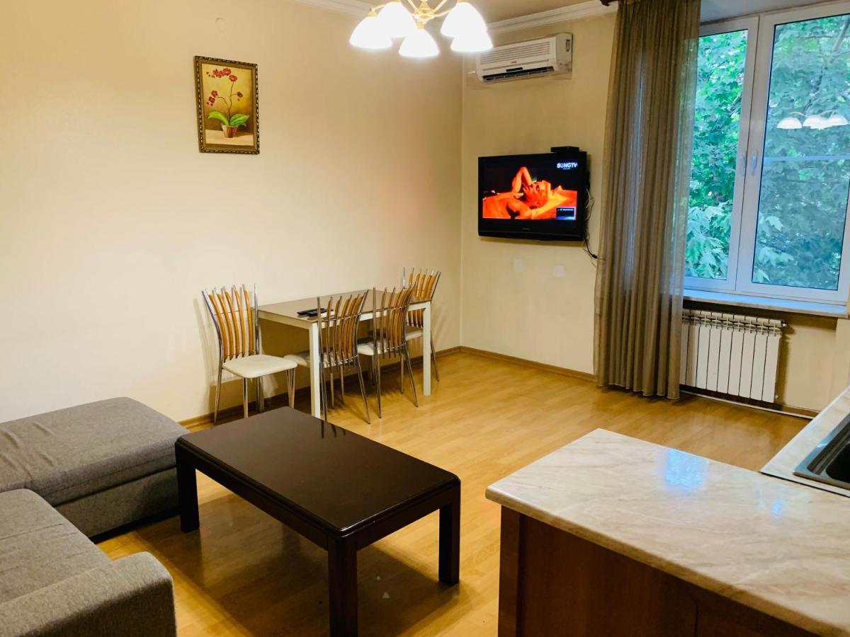 City Center Apartment On Sayat Nova Street 예레반 외부 사진