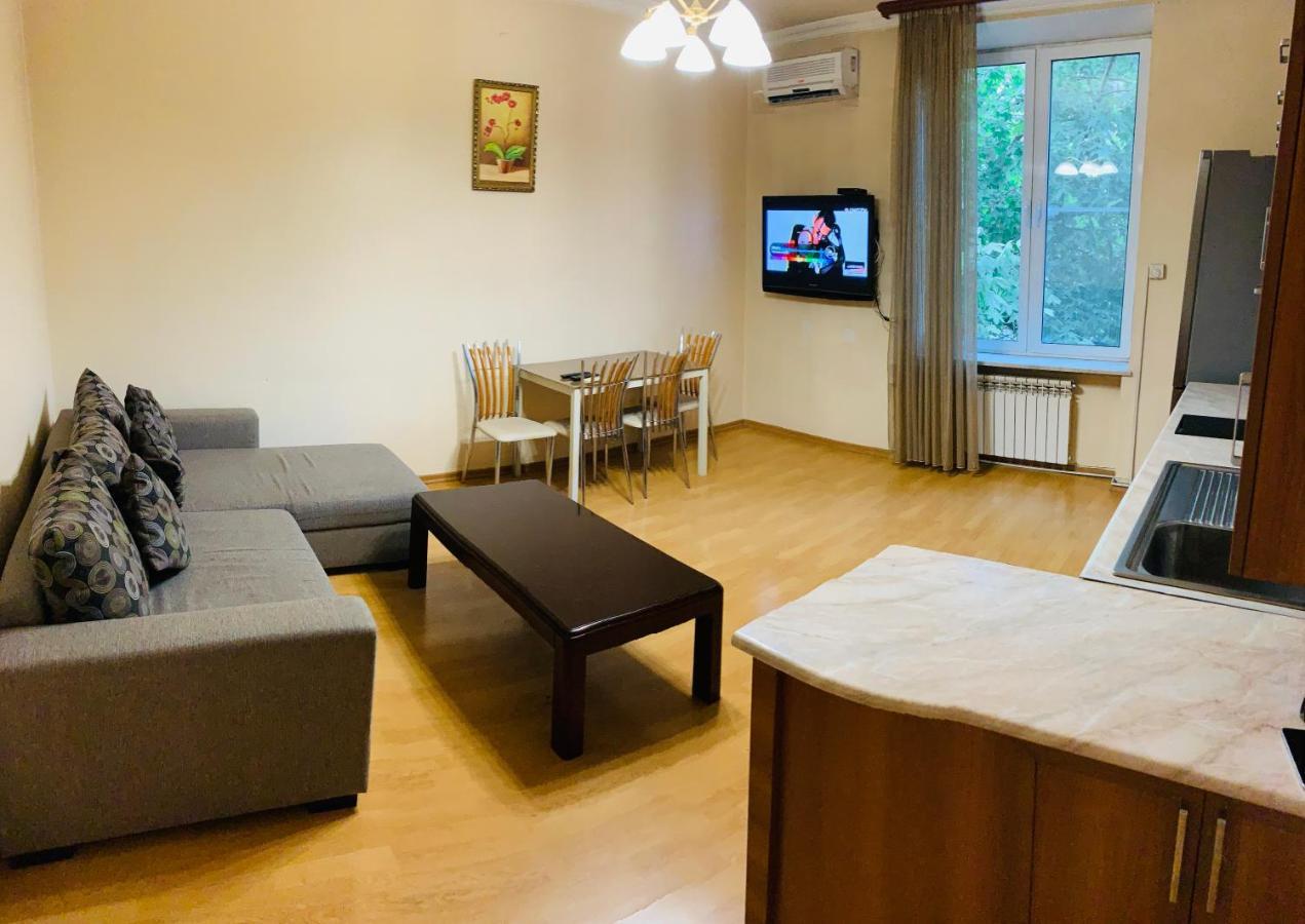 City Center Apartment On Sayat Nova Street 예레반 외부 사진
