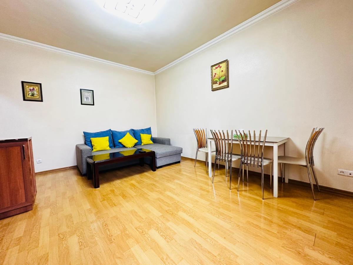 City Center Apartment On Sayat Nova Street 예레반 외부 사진
